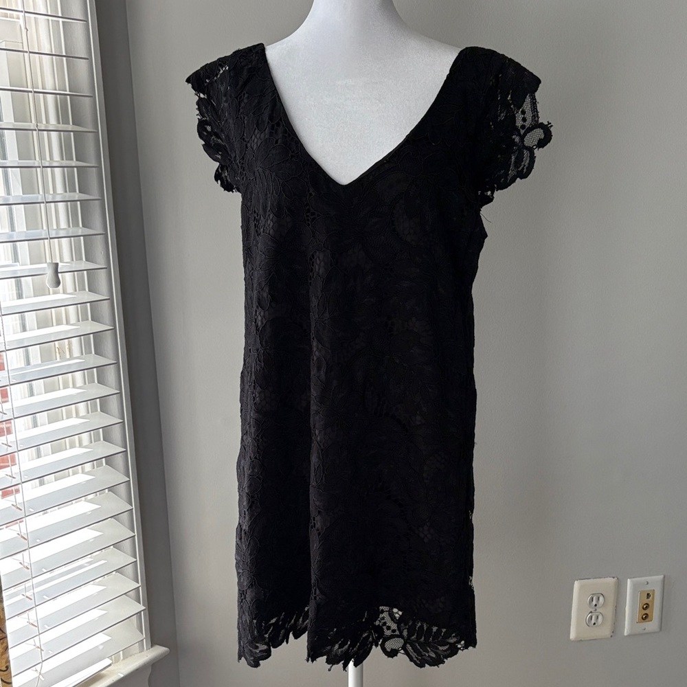 BB Dakota Black Lace V-Neck Dress Size Small